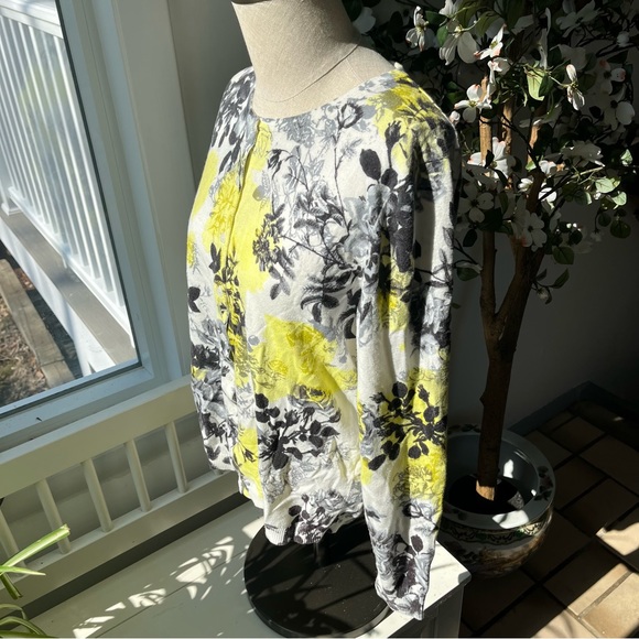 Lord & Taylor Abstract Pattern Fall Cardigan, Size XL - Picture 11 of 12